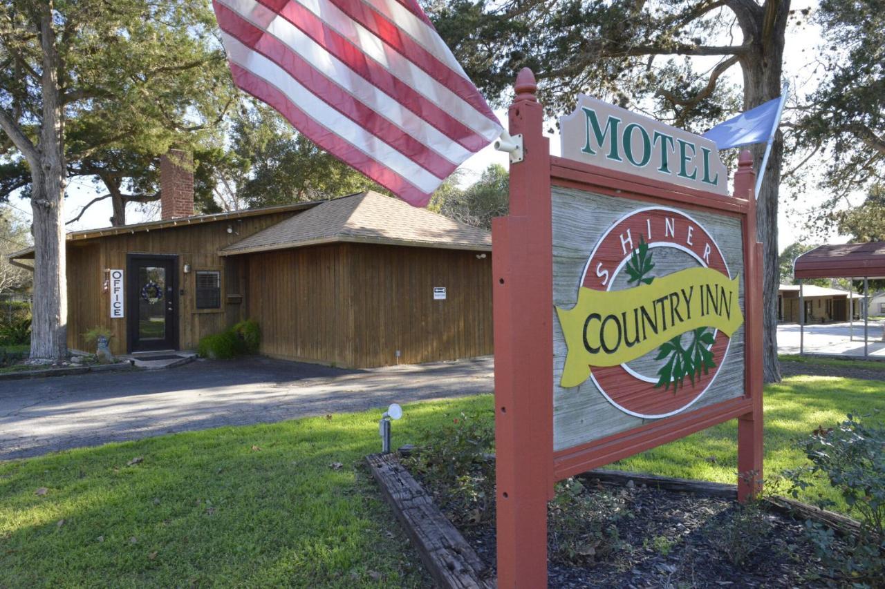 Country Motel *